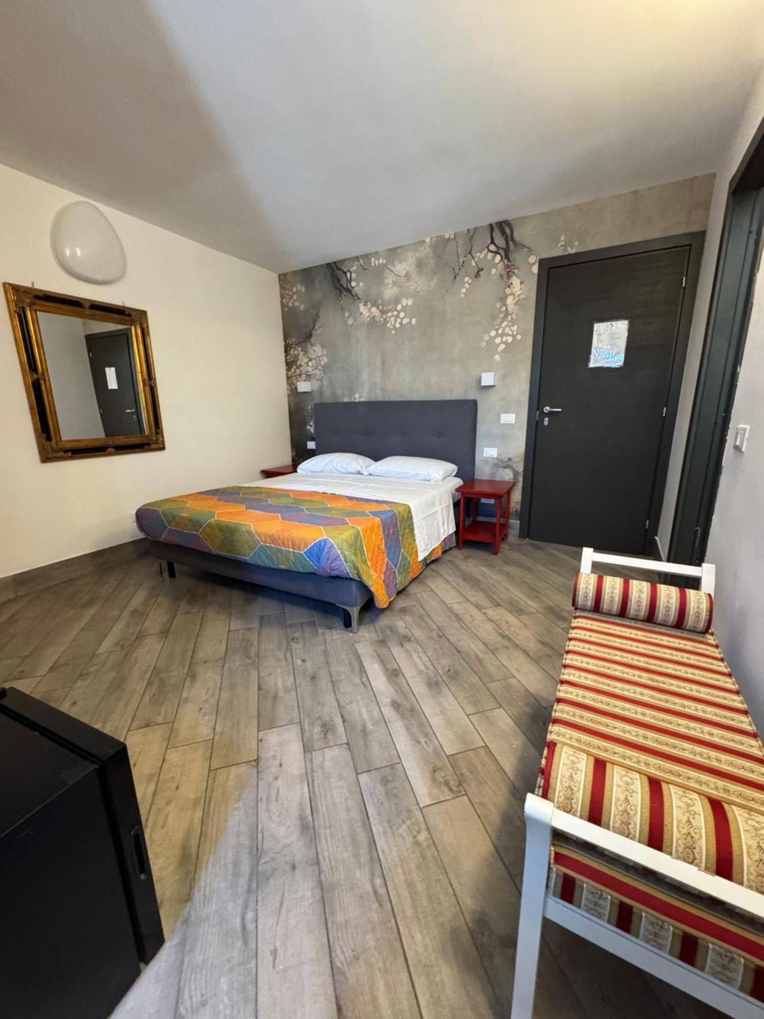 Hotel Relais Al Porto Peschiera del Garda Exterior foto