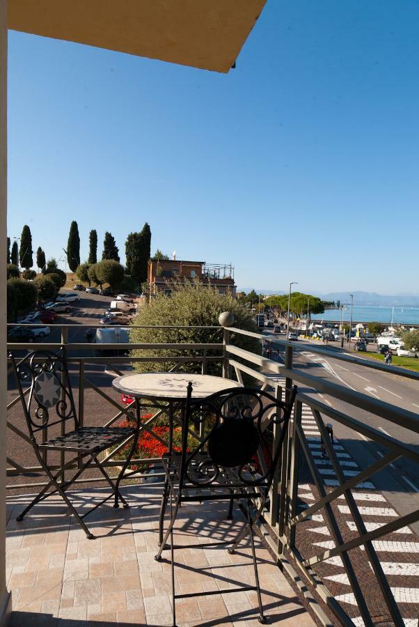Hotel Relais Al Porto Peschiera del Garda Exterior foto